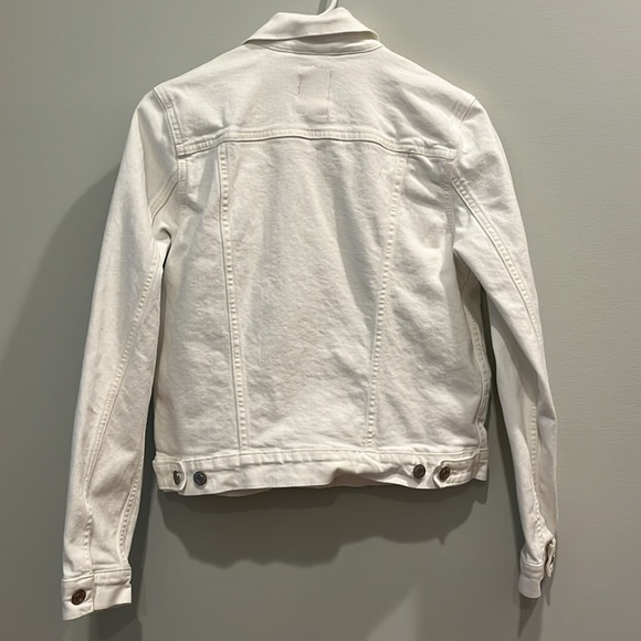 GAP.  Women’s white icon Jean jacket.  Size small.  Denim. - Picture 8 of 14